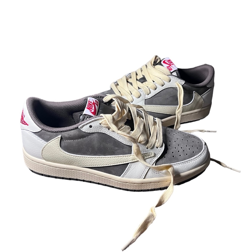 Travis Scott Size 8